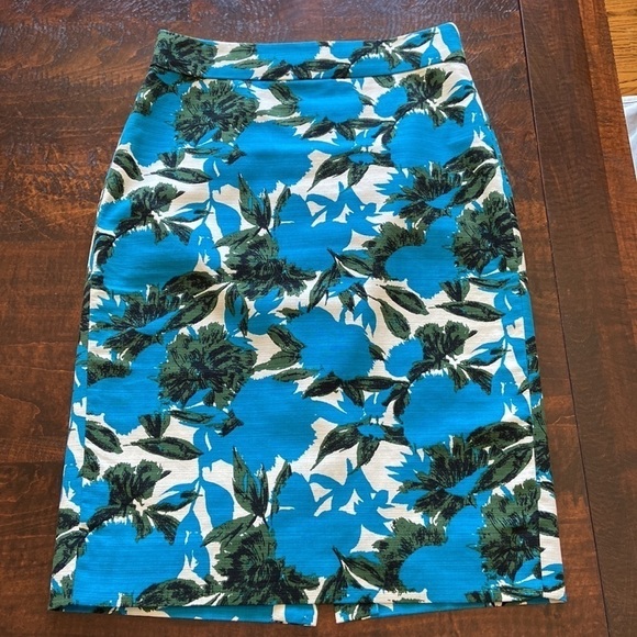 J Crew No.2 Pencil Skirt Vibrant Floral Size 2 - Picture 5 of 14